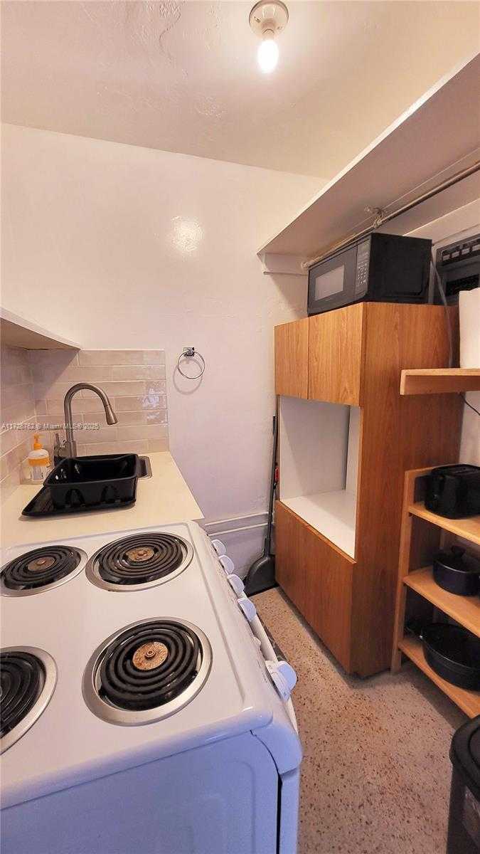 Small Image of 215 SOUTH 12TH AVE #Back, Hollywood Number 9