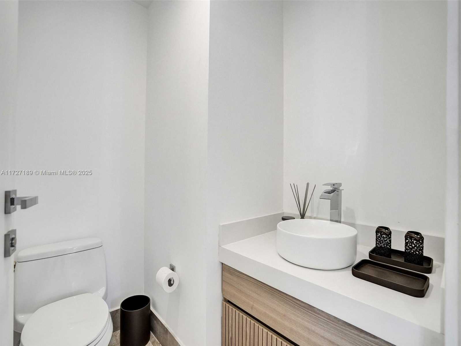 Small Image of 17001 COLLINS AVE #2308, Sunny Isles Beach Number 25