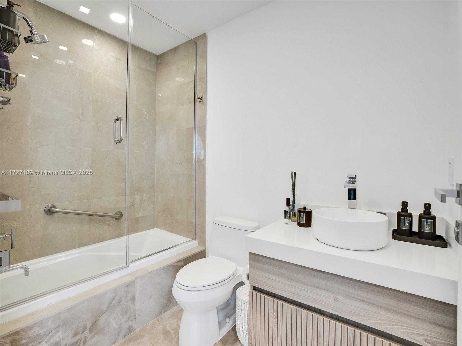 Small Image of 17001 COLLINS AVE #2308, Sunny Isles Beach Number 31