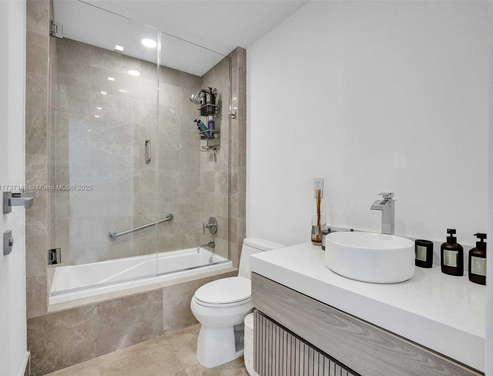 Small Image of 17001 COLLINS AVE #2308, Sunny Isles Beach Number 42