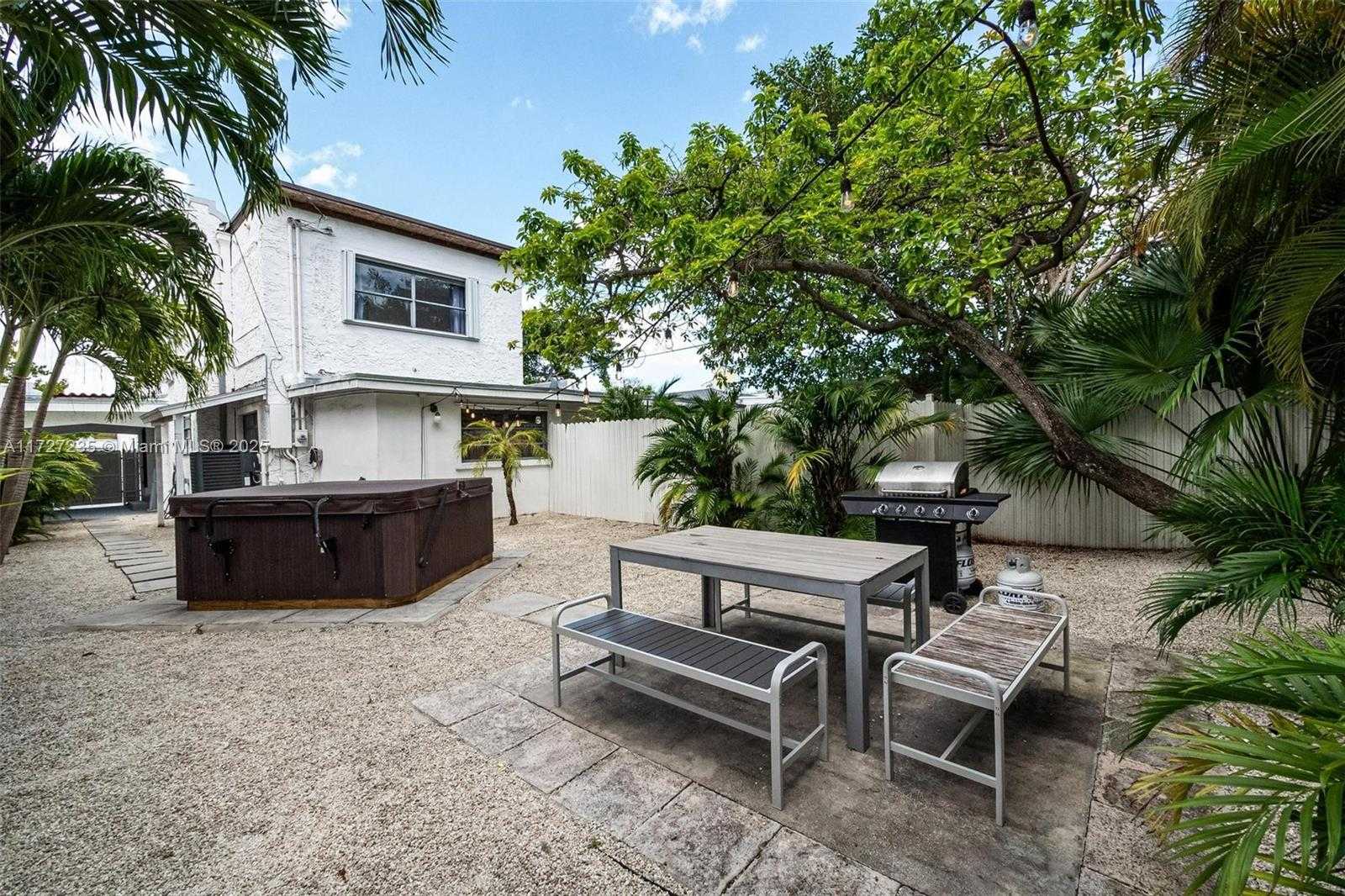 Small Image of 1428 SOUTH WEST 11TH TER #N/A, Miami Number 17