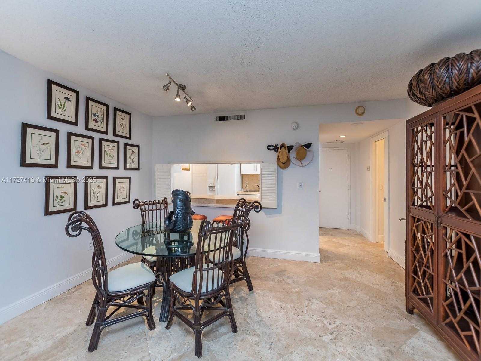 Small Image of 155 OCEAN LANE DR #107, Key Biscayne Number 4