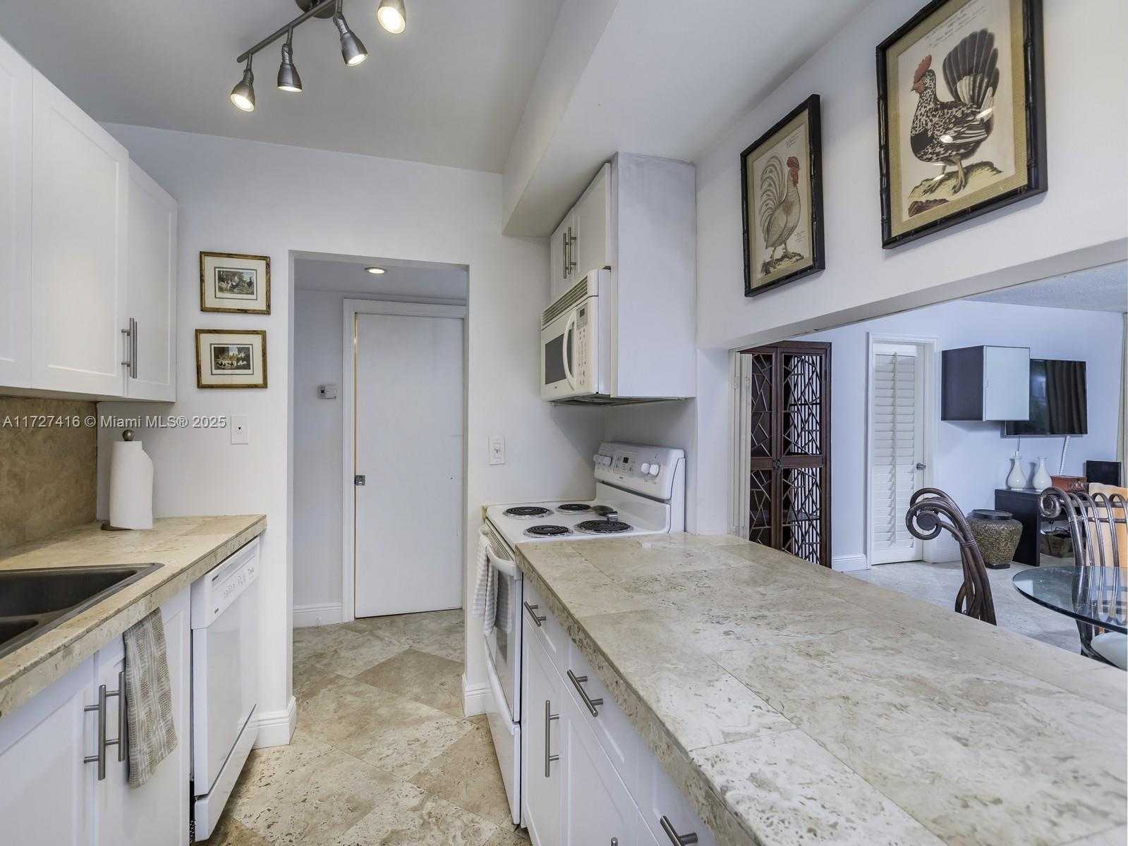 Small Image of 155 OCEAN LANE DR #107, Key Biscayne Number 7