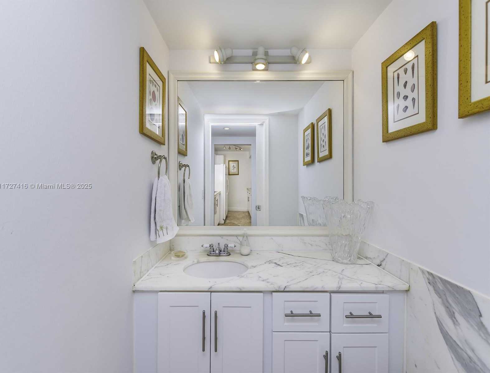 Small Image of 155 OCEAN LANE DR #107, Key Biscayne Number 9