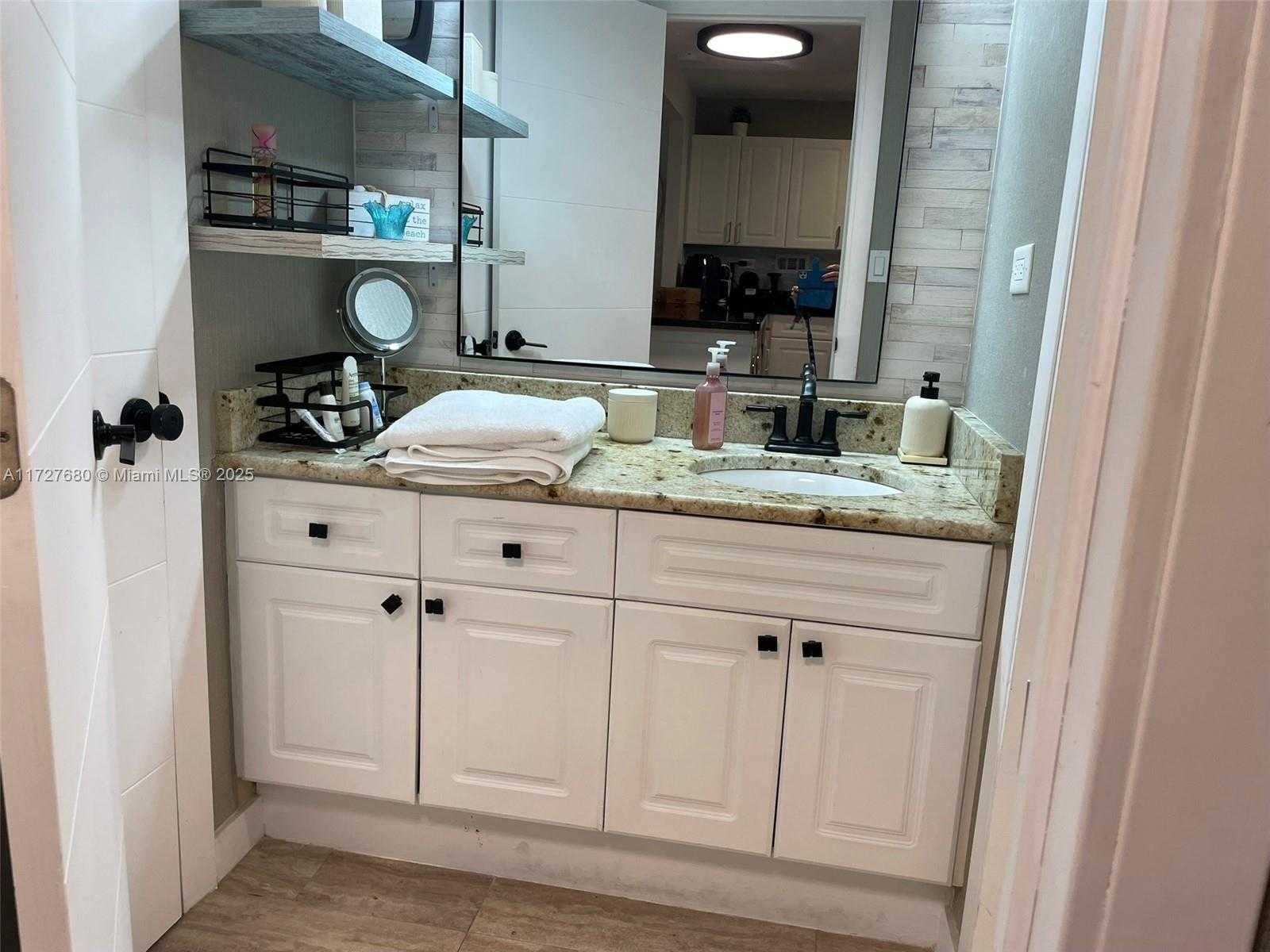 Small Image of 2301 COLLINS AVE #421, Miami Beach Number 10