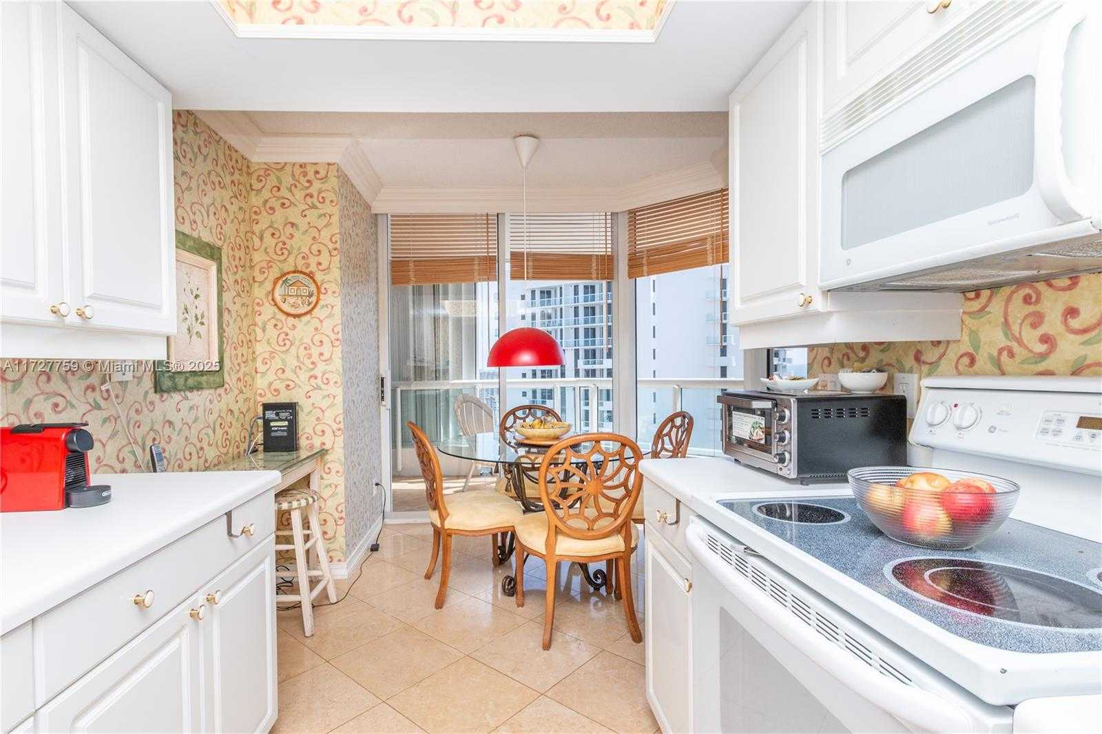 Small Image of 21205 YACHT CLUB DR #2802, Aventura Number 2