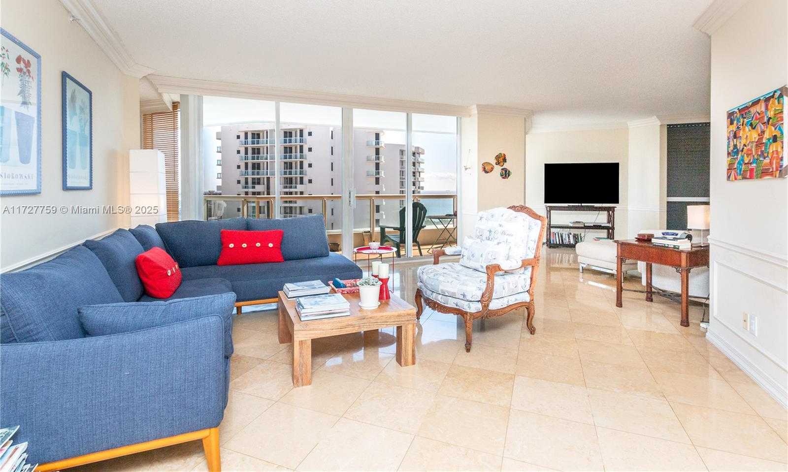 Small Image of 21205 YACHT CLUB DR #2802, Aventura Number 3