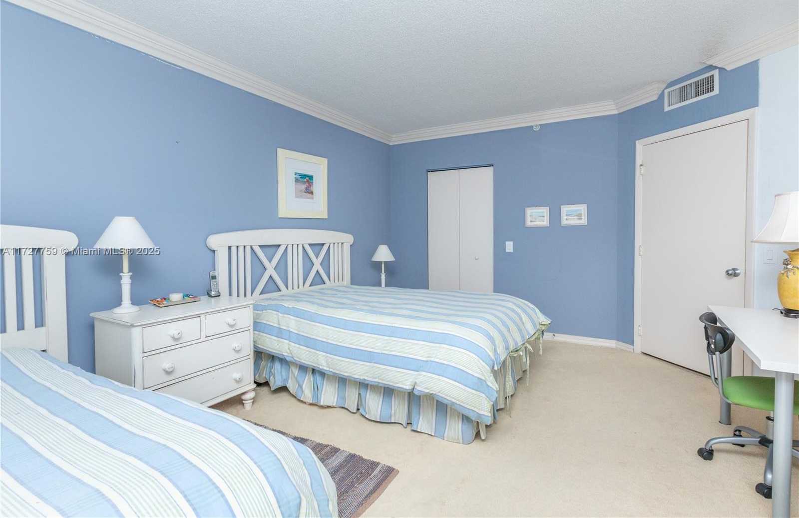 Small Image of 21205 YACHT CLUB DR #2802, Aventura Number 4