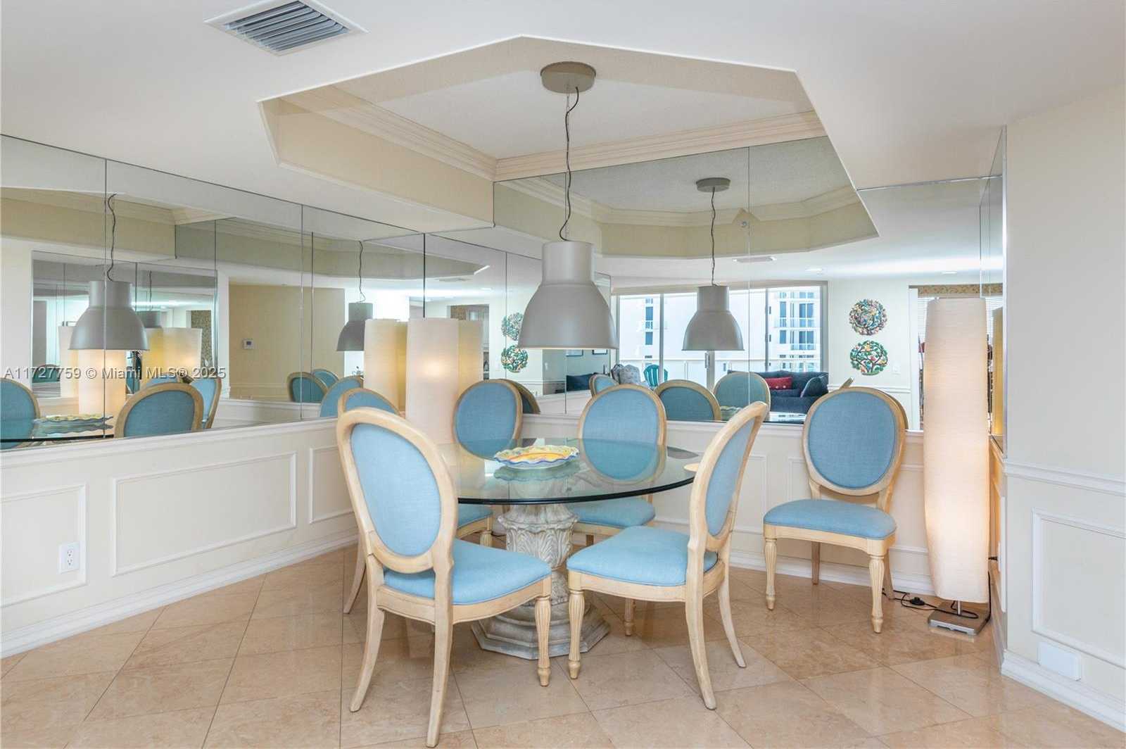 Small Image of 21205 YACHT CLUB DR #2802, Aventura Number 5