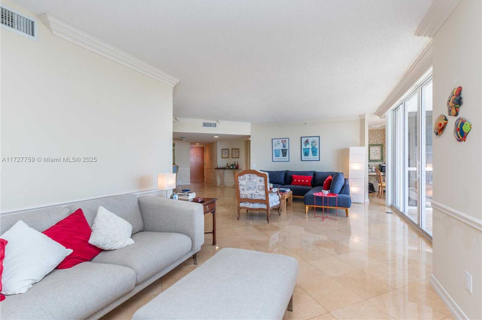 Small Image of 21205 YACHT CLUB DR #2802, Aventura Number 6