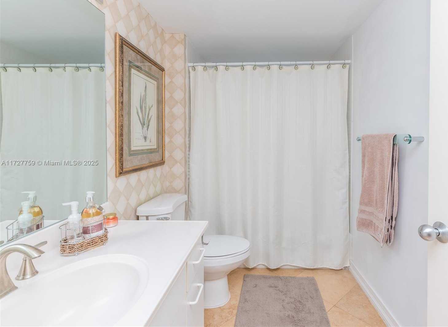 Small Image of 21205 YACHT CLUB DR #2802, Aventura Number 7