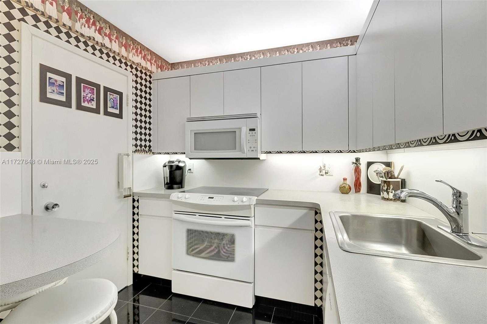 Small Image of 5005 COLLINS AVE #1224, Miami Beach Number 21
