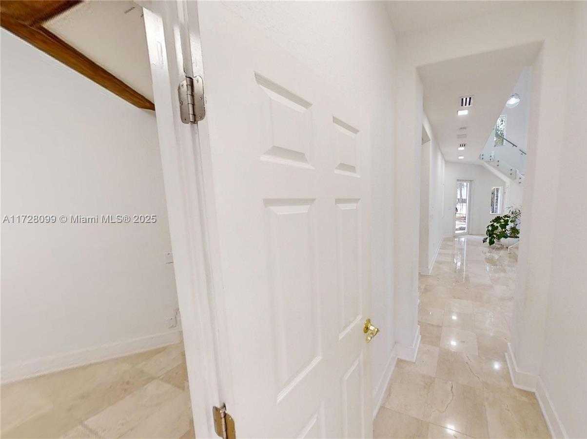 Small Image of 7044 NORTH WEST 113TH PL, Doral Number 28