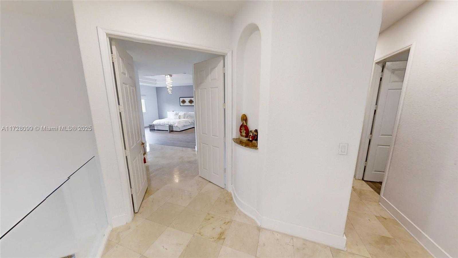 Small Image of 7044 NORTH WEST 113TH PL, Doral Number 34
