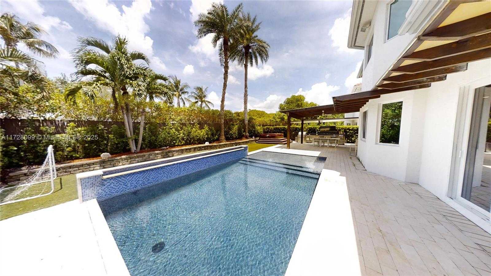 Small Image of 7044 NORTH WEST 113TH PL, Doral Number 77