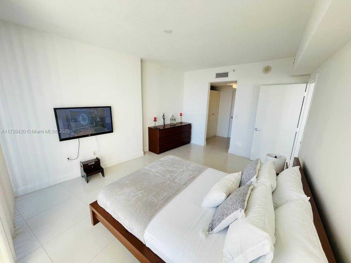 Small Image of 1750 NORTH BAYSHORE DR #3010, Miami Number 23