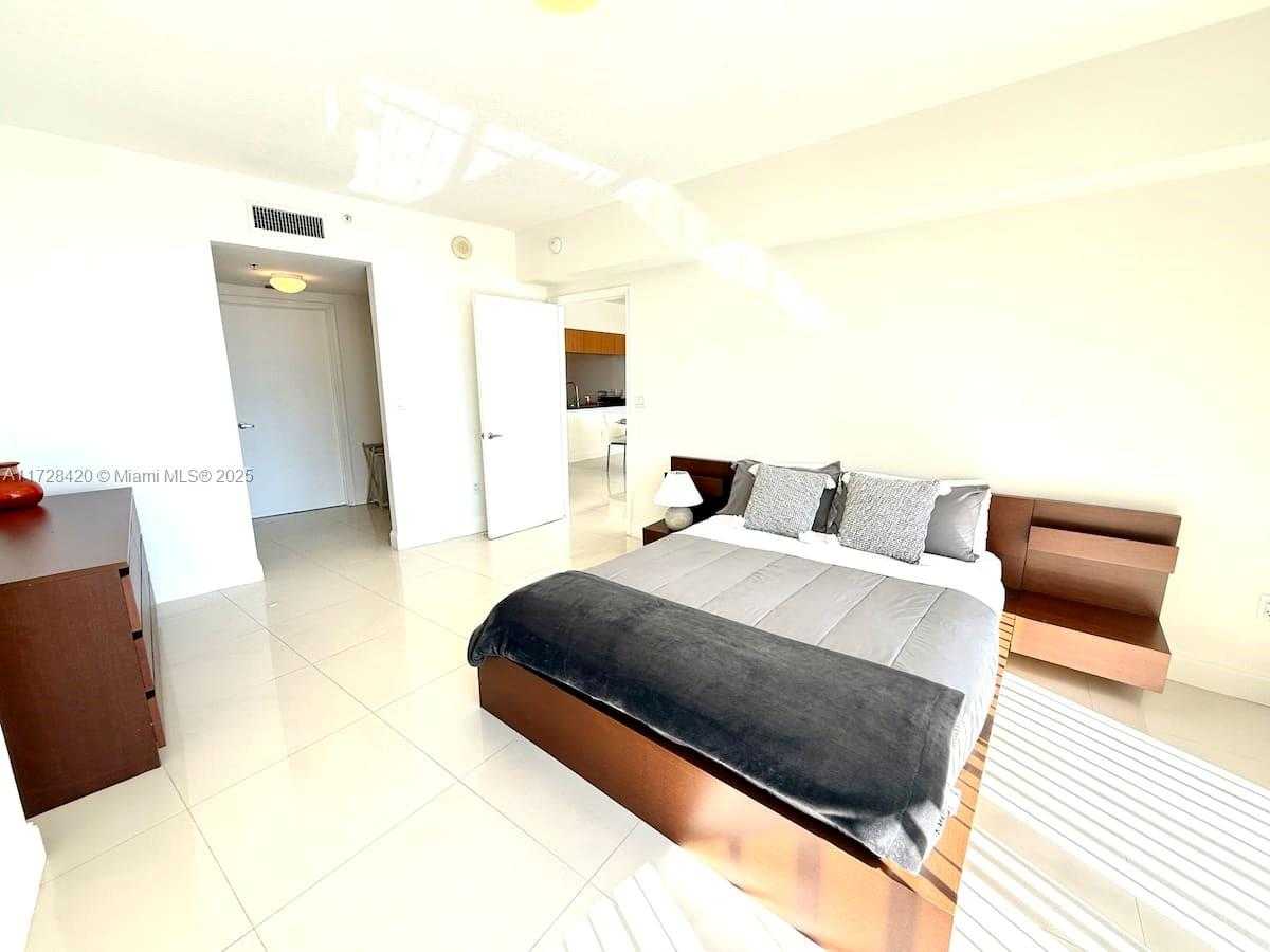 Small Image of 1750 NORTH BAYSHORE DR #3010, Miami Number 28