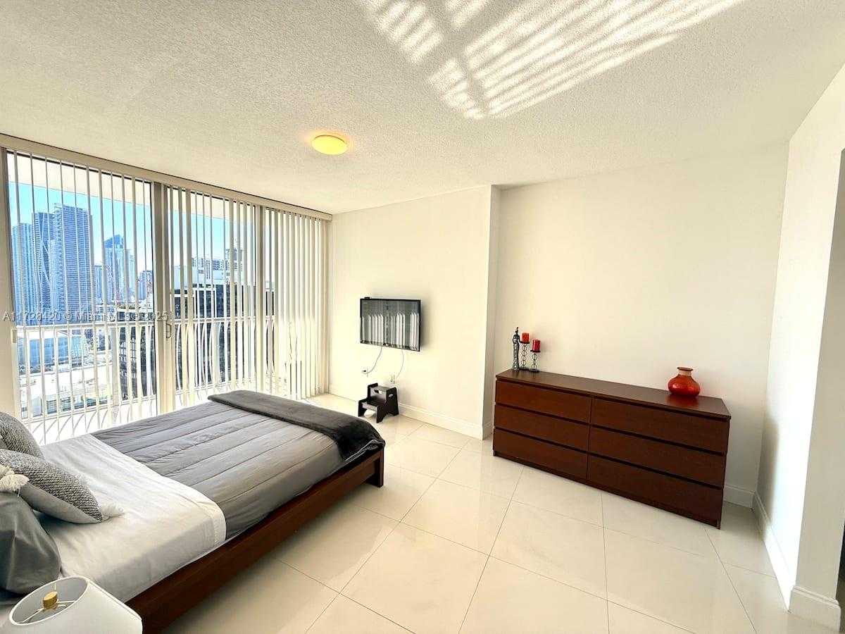 Small Image of 1750 NORTH BAYSHORE DR #3010, Miami Number 30