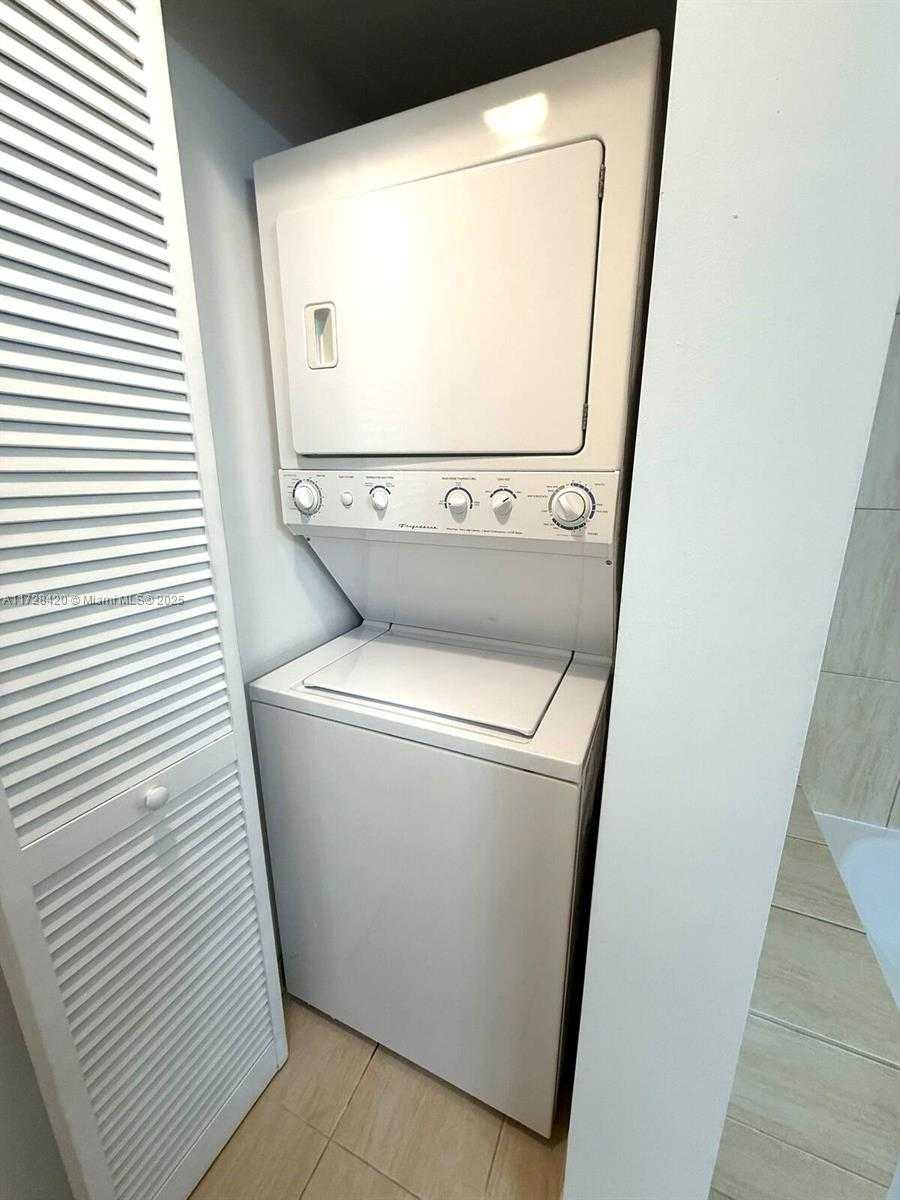 Small Image of 1750 NORTH BAYSHORE DR #3010, Miami Number 36