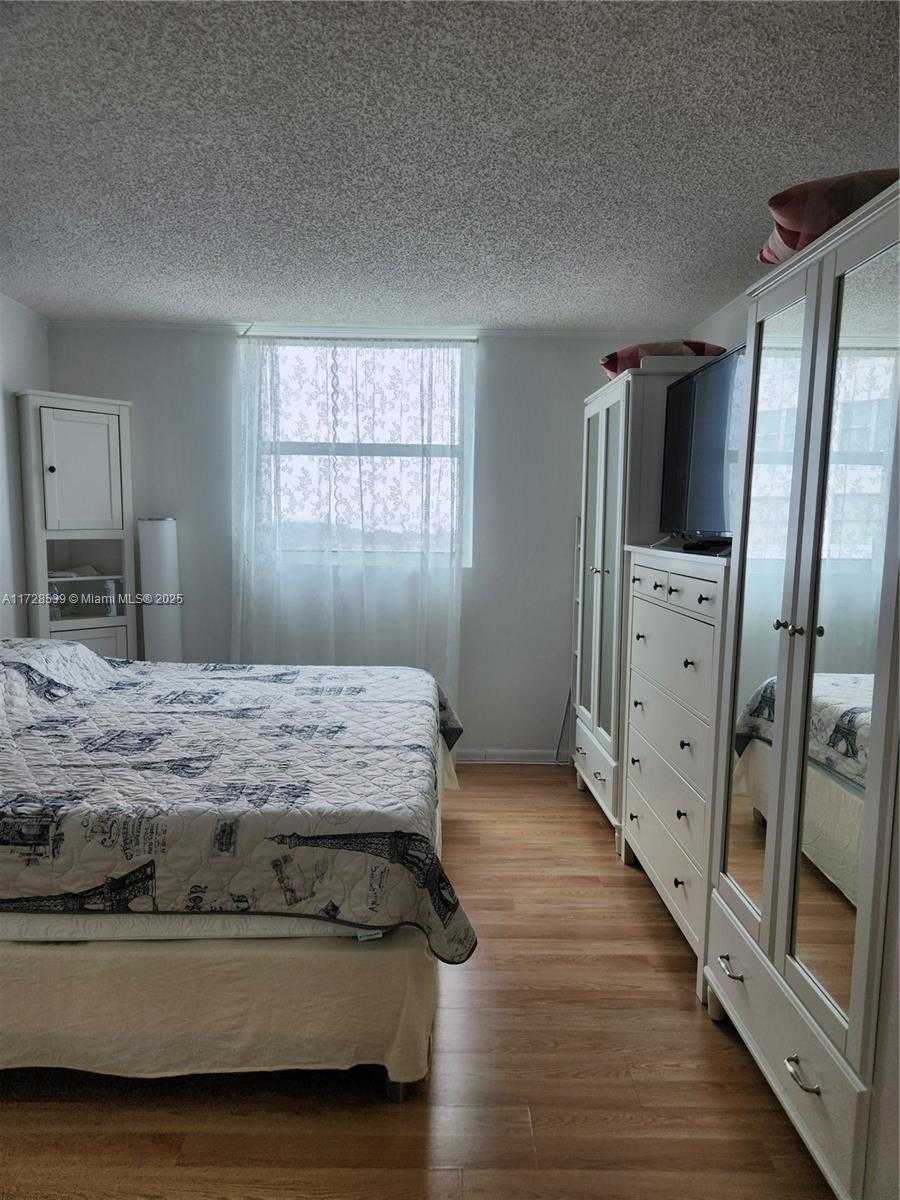 Small Image of 5880 COLLINS AVE #1403, Miami Beach Number 14
