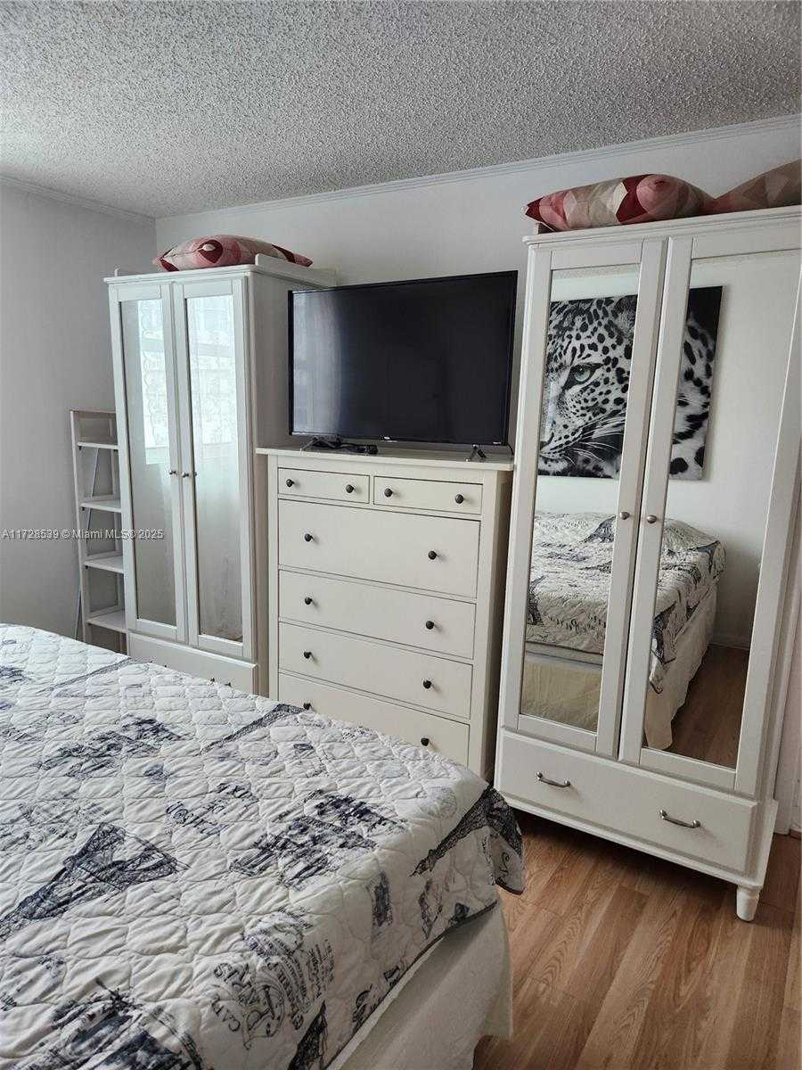 Small Image of 5880 COLLINS AVE #1403, Miami Beach Number 15