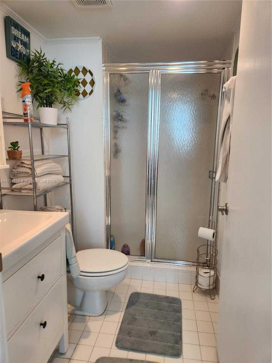 Small Image of 5880 COLLINS AVE #1403, Miami Beach Number 18