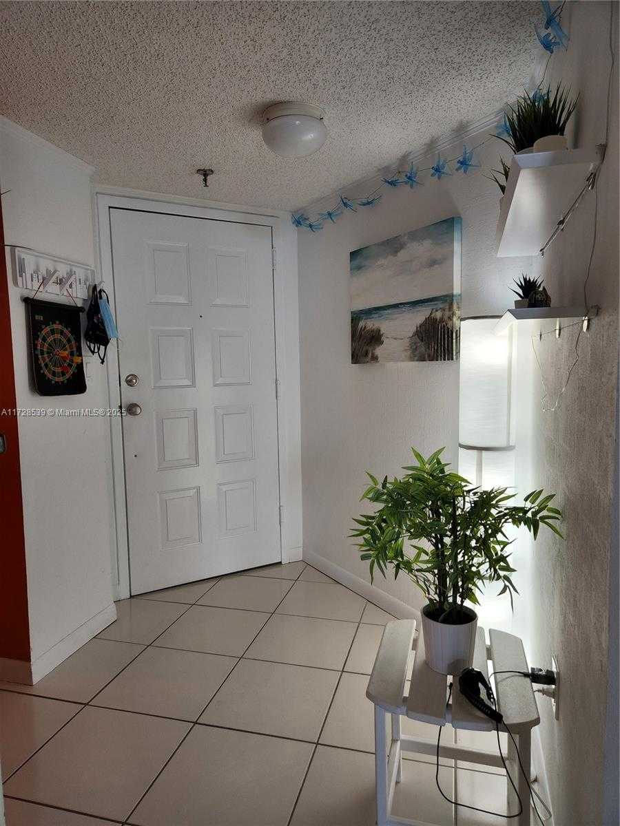 Small Image of 5880 COLLINS AVE #1403, Miami Beach Number 19