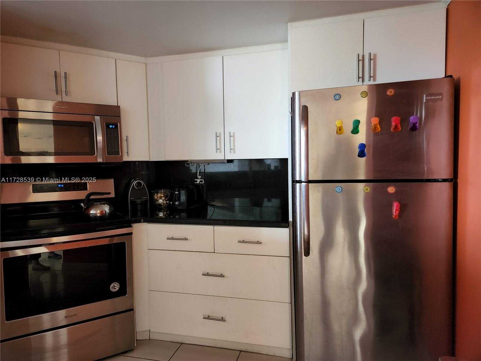 Small Image of 5880 COLLINS AVE #1403, Miami Beach Number 3
