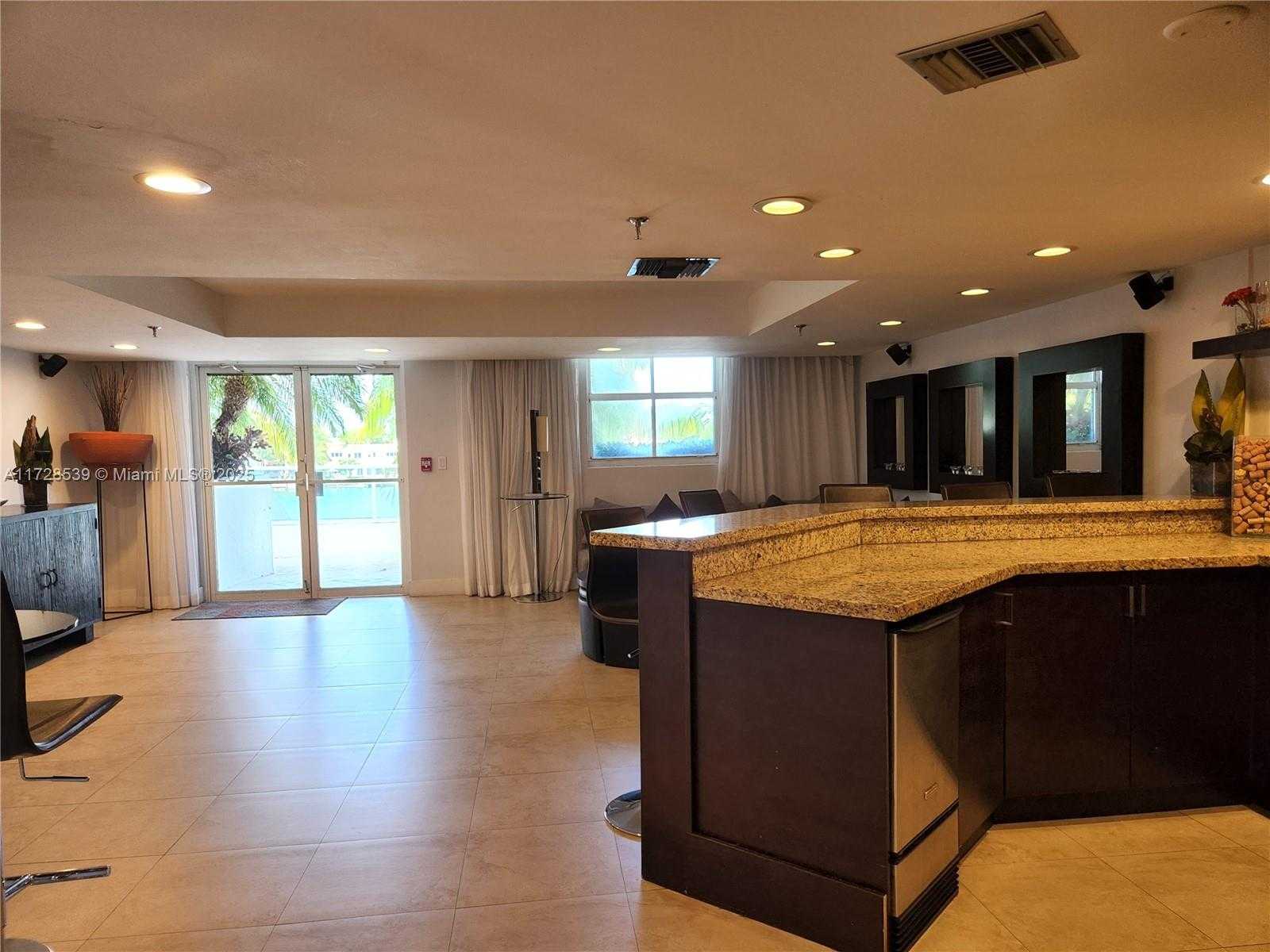 Small Image of 5880 COLLINS AVE #1403, Miami Beach Number 31