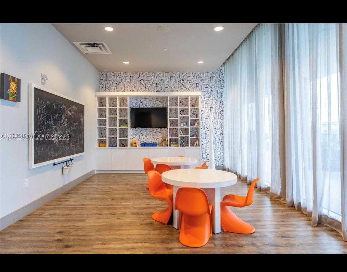 Small Image of 5300 PASEO BLVD #807, Doral Number 3
