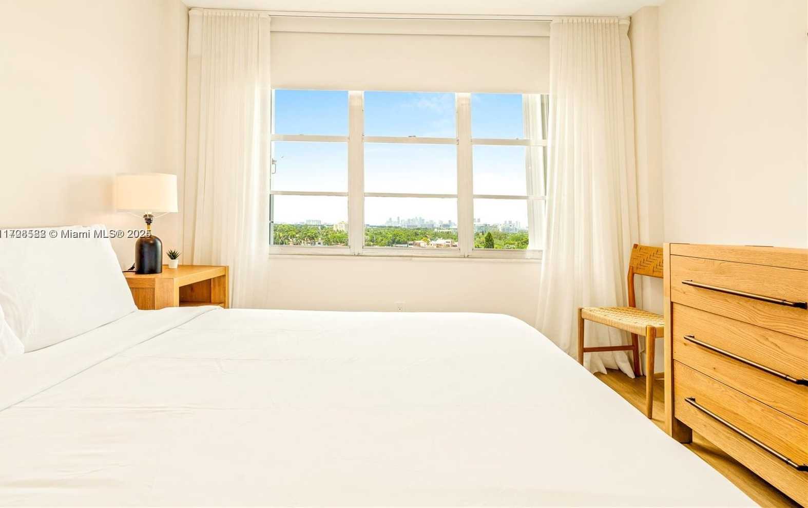 Small Image of 5161 COLLINS AVE #1006, Miami Beach Number 12