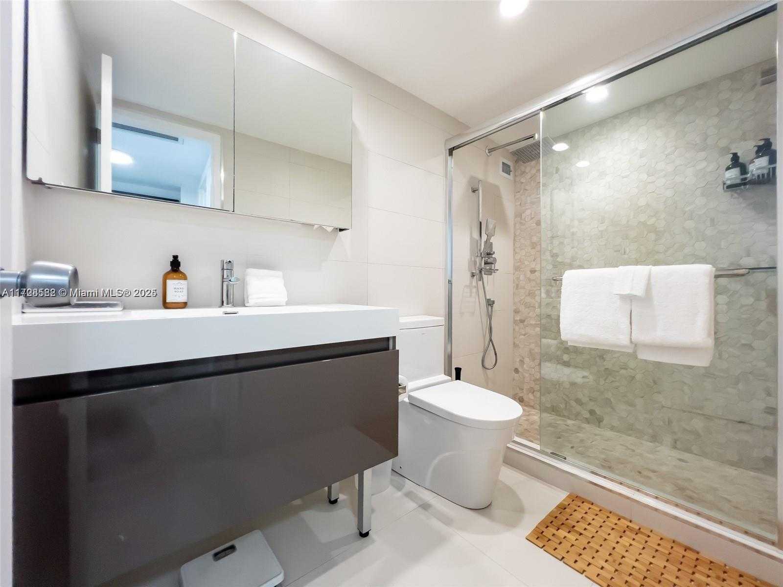 Small Image of 5161 COLLINS AVE #1006, Miami Beach Number 17
