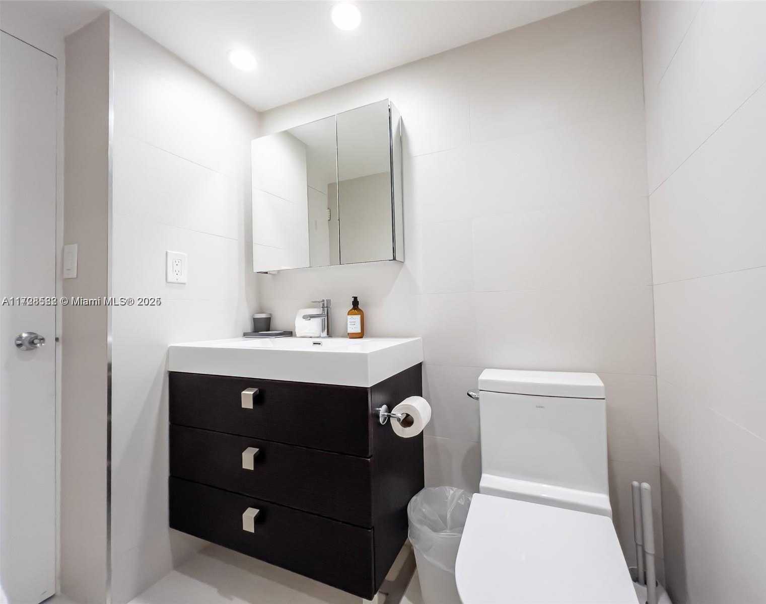 Small Image of 5161 COLLINS AVE #1006, Miami Beach Number 18