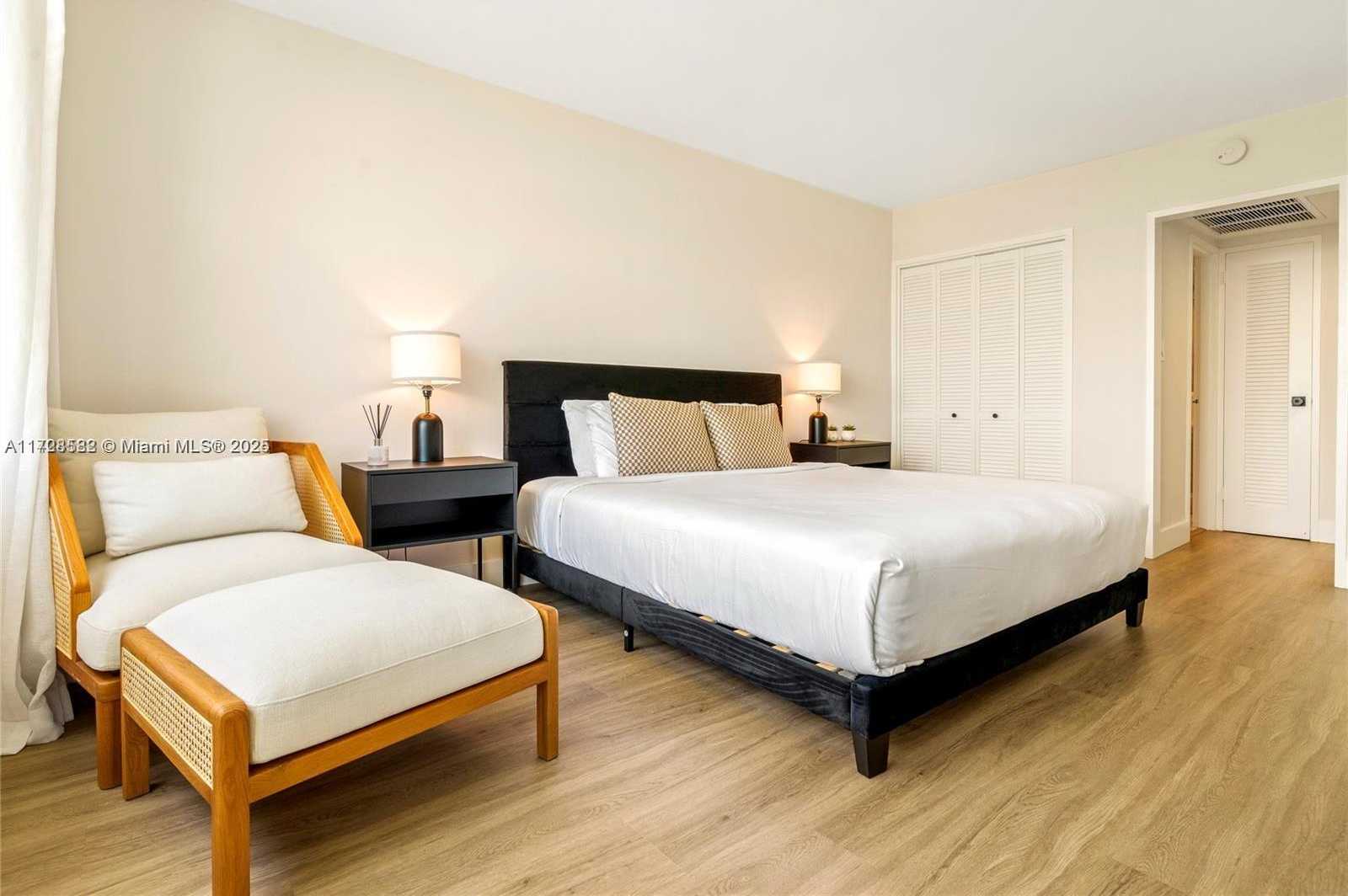Small Image of 5161 COLLINS AVE #1006, Miami Beach Number 19