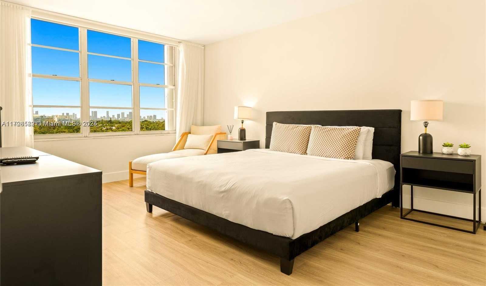 Small Image of 5161 COLLINS AVE #1006, Miami Beach Number 23