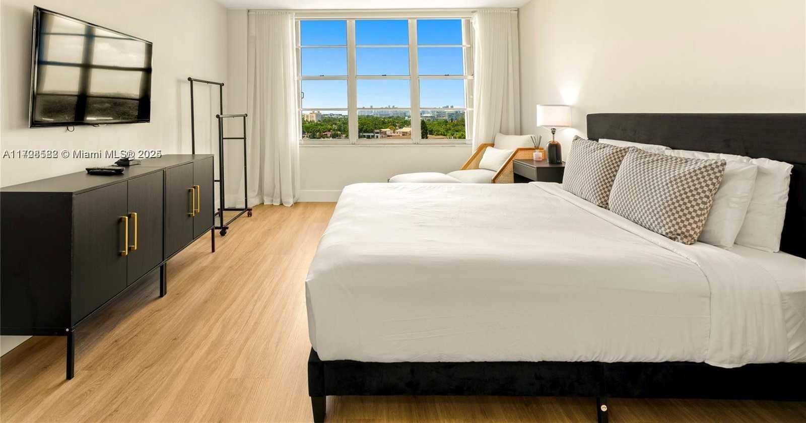 Small Image of 5161 COLLINS AVE #1006, Miami Beach Number 24