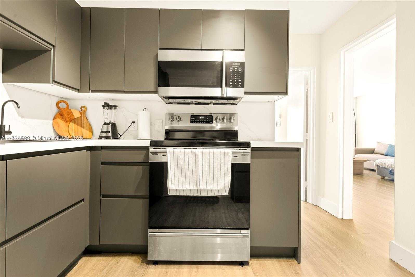 Small Image of 5161 COLLINS AVE #1006, Miami Beach Number 25