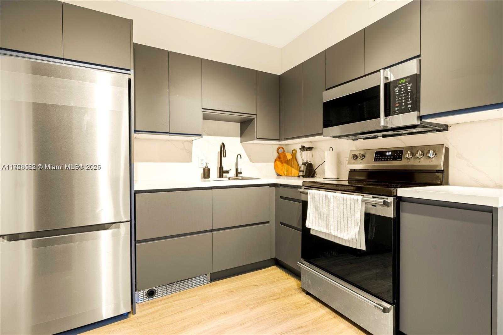 Small Image of 5161 COLLINS AVE #1006, Miami Beach Number 26