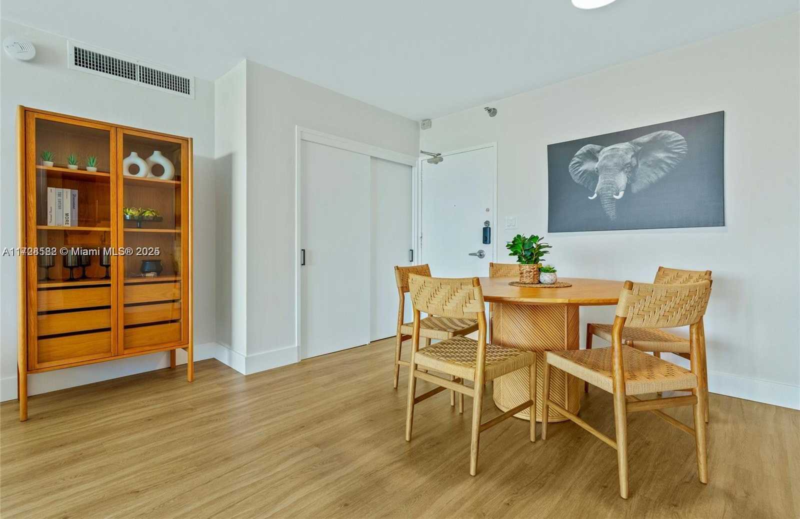 Small Image of 5161 COLLINS AVE #1006, Miami Beach Number 29