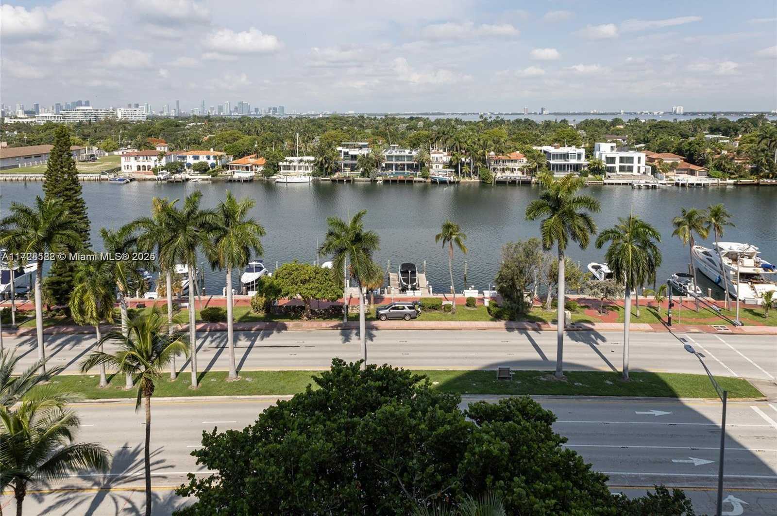 Small Image of 5161 COLLINS AVE #1006, Miami Beach Number 3