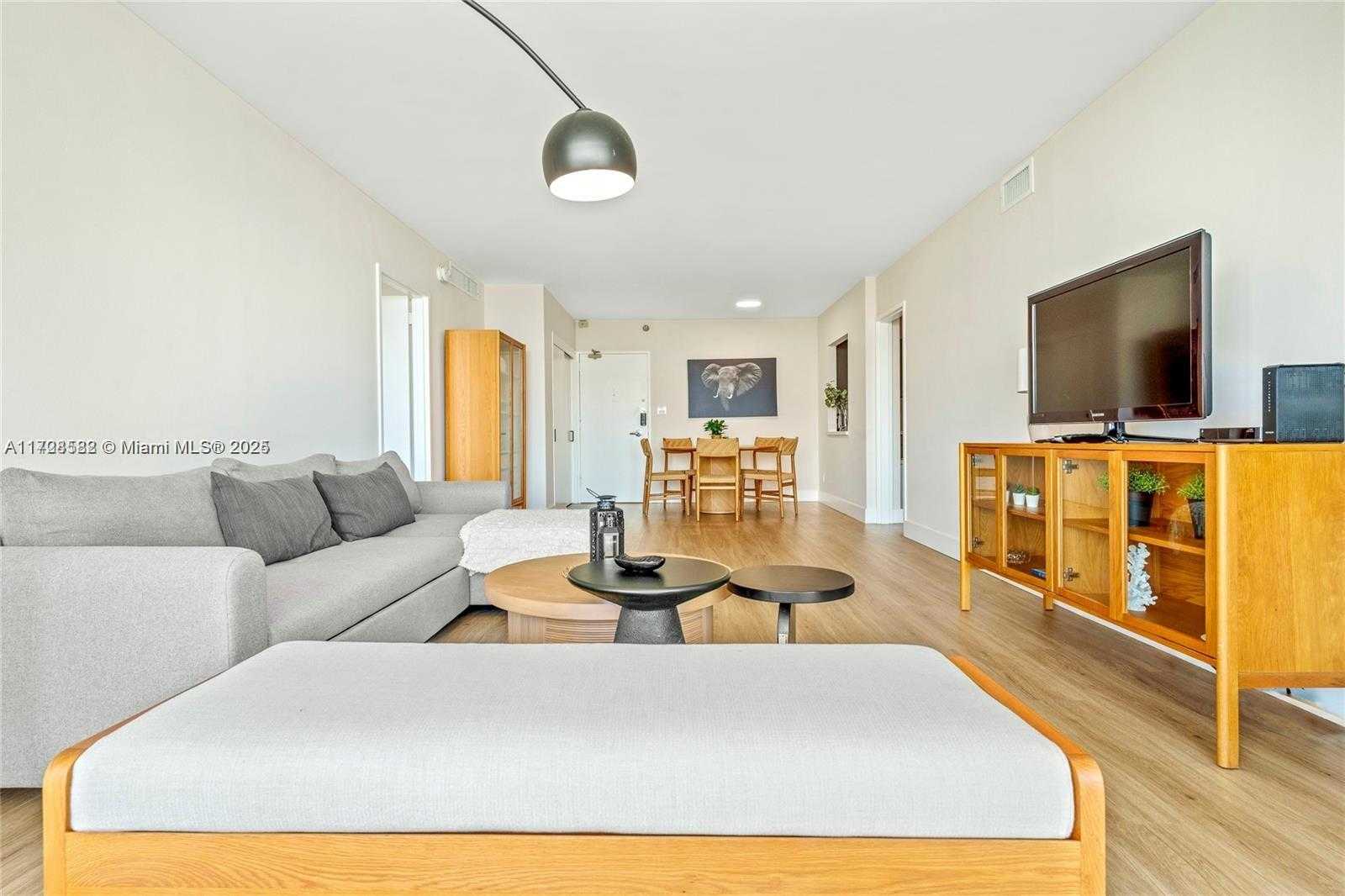 Small Image of 5161 COLLINS AVE #1006, Miami Beach Number 32