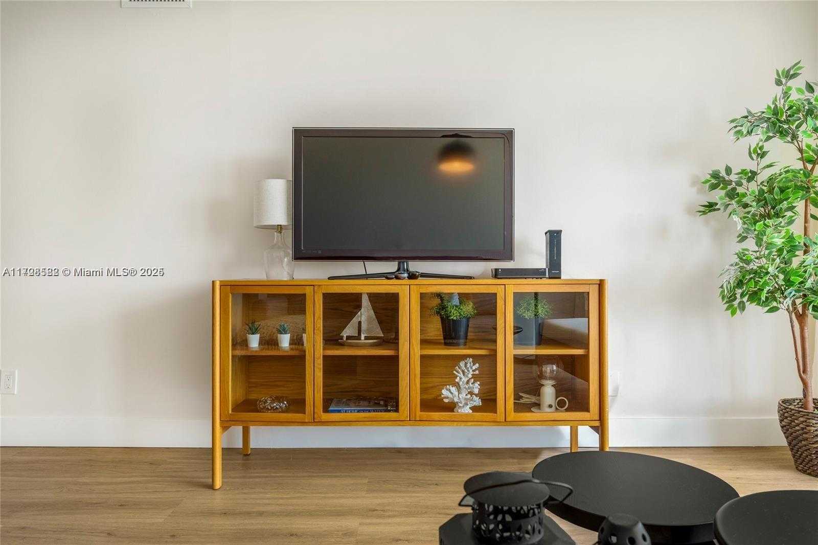 Small Image of 5161 COLLINS AVE #1006, Miami Beach Number 33