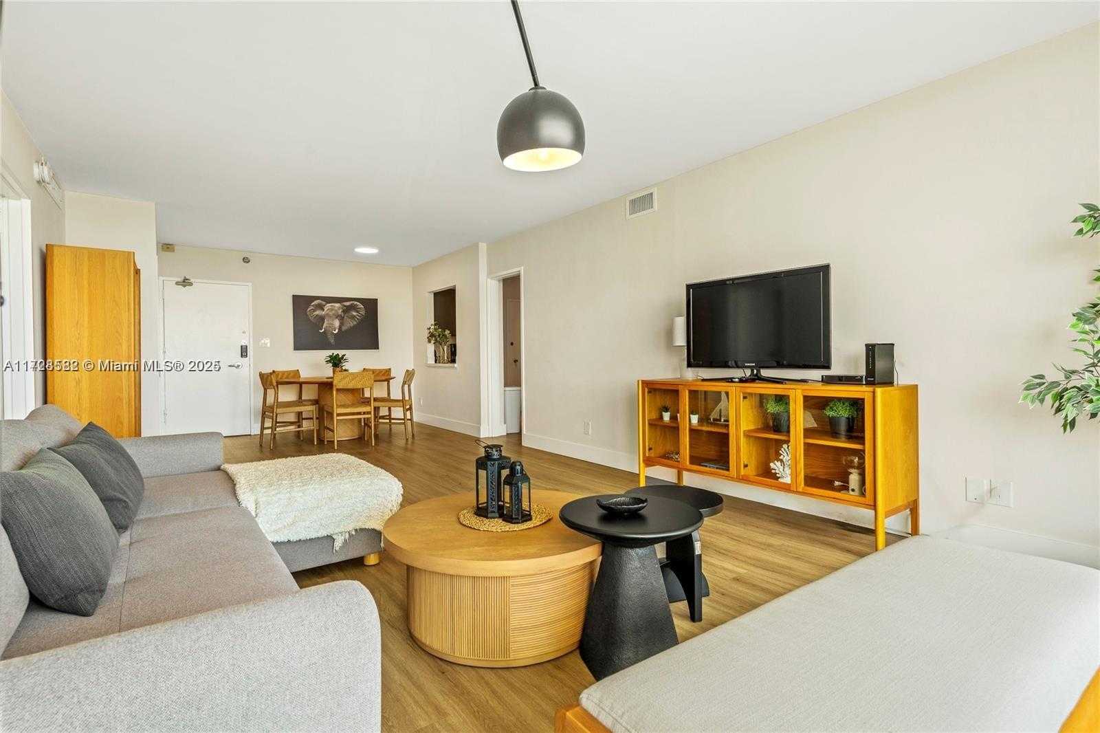 Small Image of 5161 COLLINS AVE #1006, Miami Beach Number 34