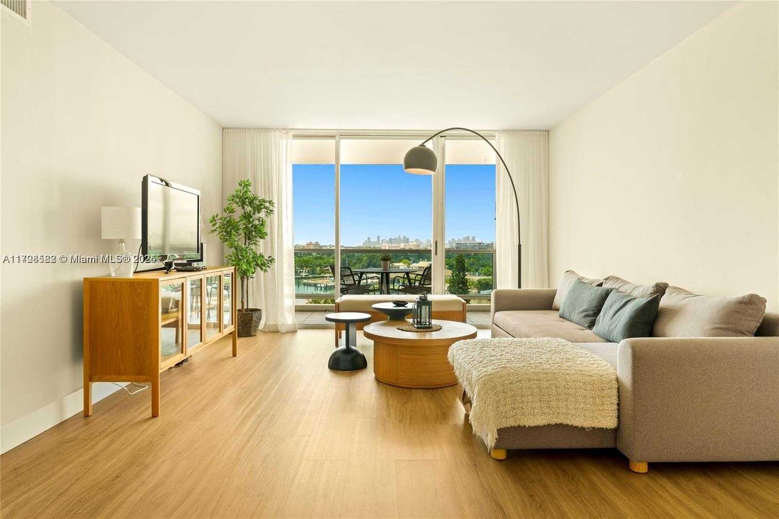 Small Image of 5161 COLLINS AVE #1006, Miami Beach Number 36
