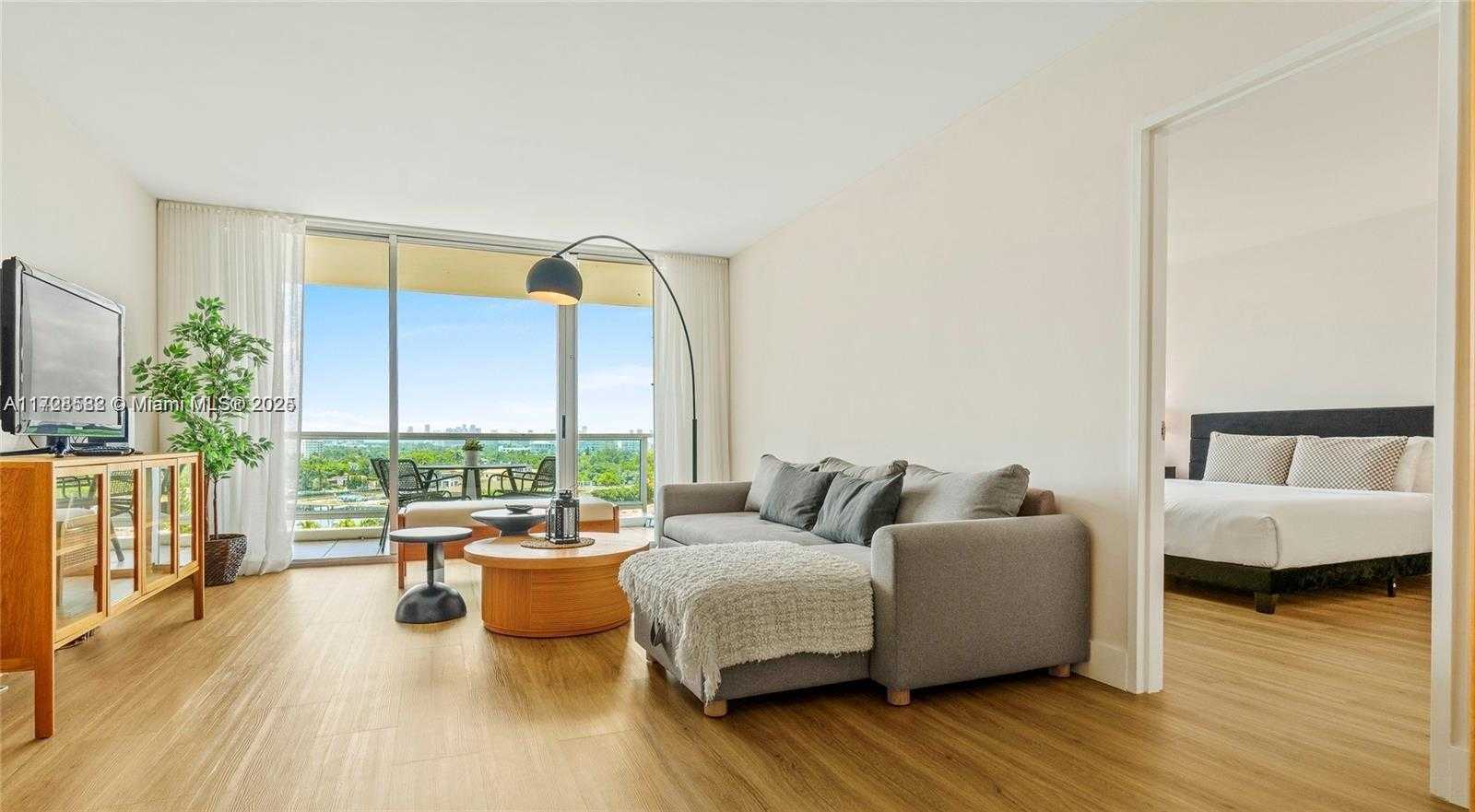 Small Image of 5161 COLLINS AVE #1006, Miami Beach Number 37