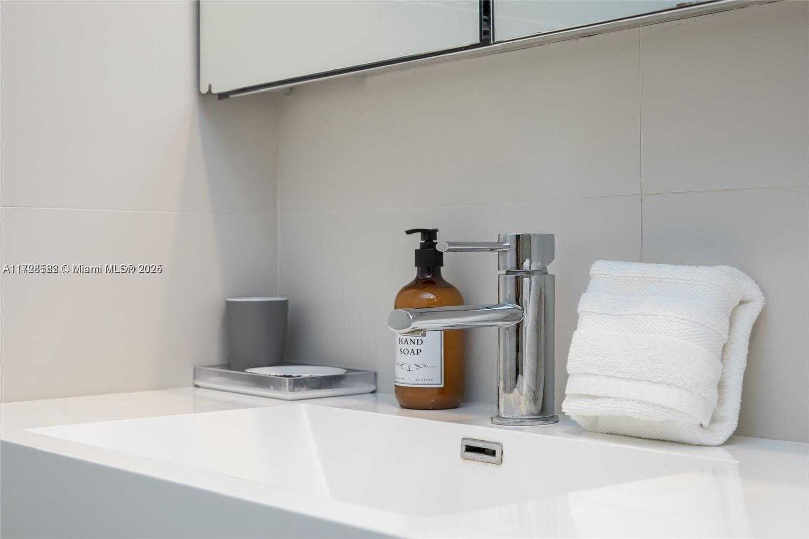 Small Image of 5161 COLLINS AVE #1006, Miami Beach Number 9