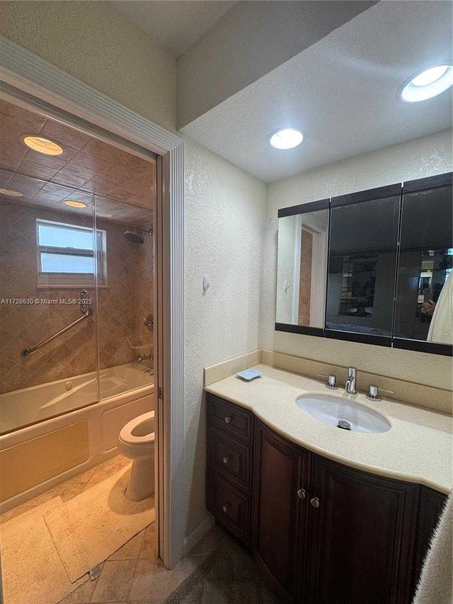 Small Image of 400 NORTH SURF RD #701, Hollywood Number 14