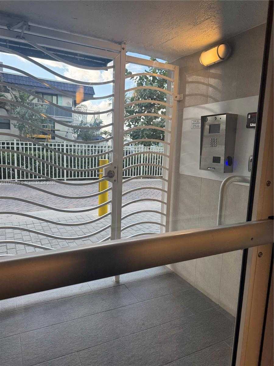 Small Image of 400 NORTH SURF RD #701, Hollywood Number 25