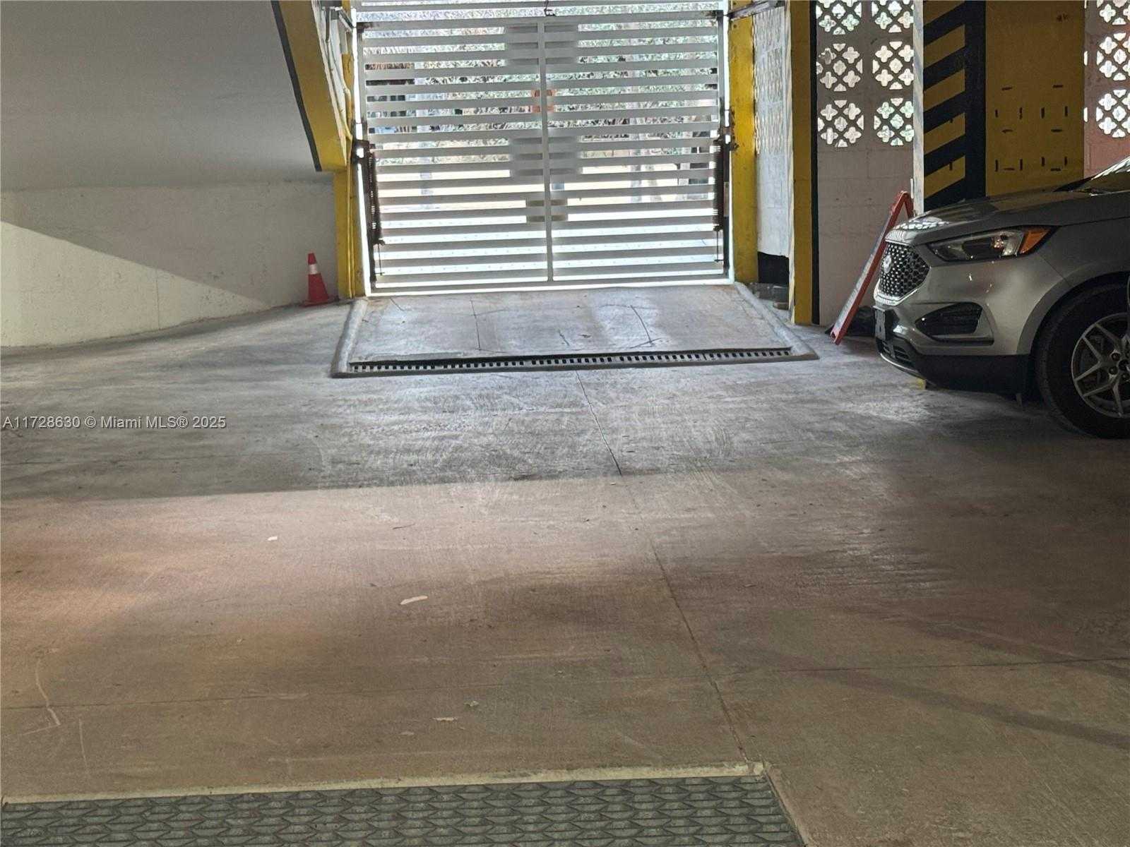Small Image of 400 NORTH SURF RD #701, Hollywood Number 26