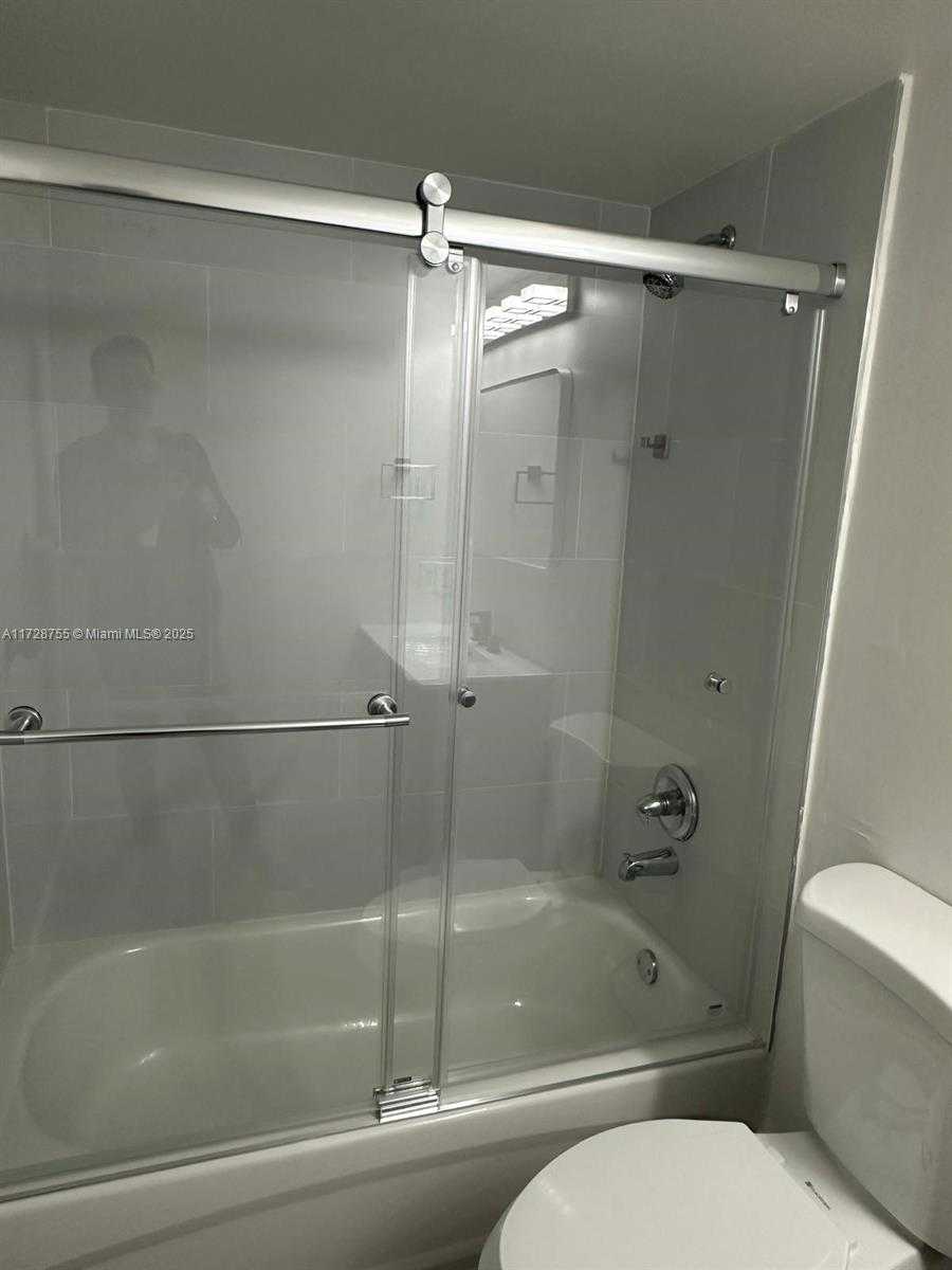 Small Image of 7601 EAST TREASURE DR #1823, North Bay Village Number 12